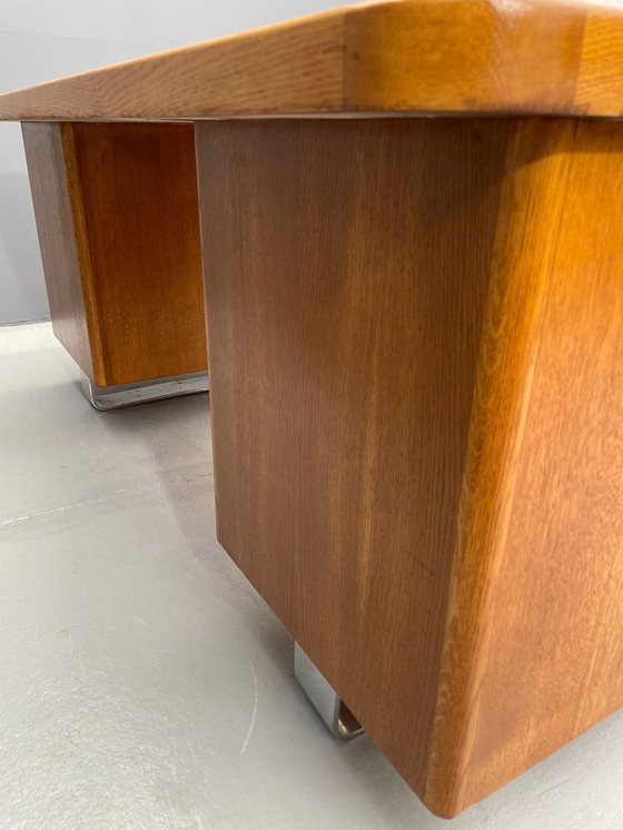 Image 1 of Bureau Bauhaus en noyer avec plateau rouge - Vintage Mid Century Design
