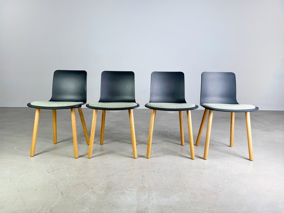 Image 1 of Conjunto de 4 sillas Vitra HAL Wood con cojín de asiento Jasper Morrison Design