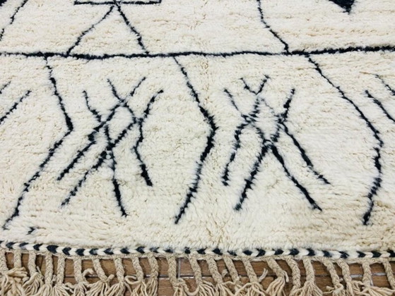 Image 1 of Alfombra tradicional marroquí de 250 cm x 150 cm.