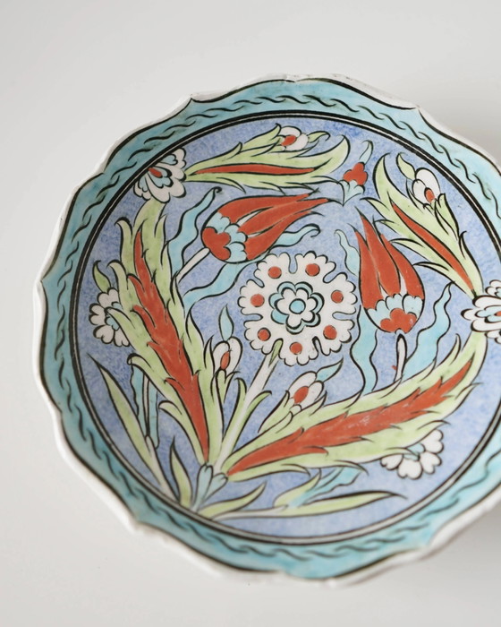 Decoratief aardewerken bord - handgeschilderd door İkbal Çini - Kütah – Servies, Porselein, Vintage (photo 3 of 10)
