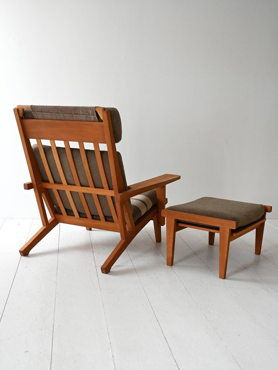 Image 1 of Hans Wegner GE 375 Fauteuil met Voetenbankje