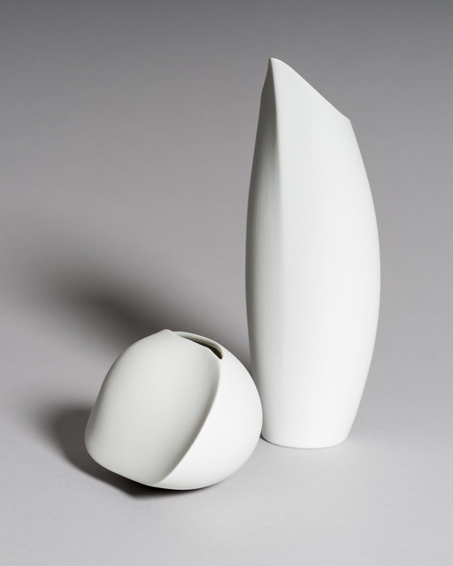 Curated Porcelain Duo: Lino Sabattini "Penguin" Vase (22cm) & Uta Feyl Sculptural Mini Vase – Rosenthal Studio Line, 1980s