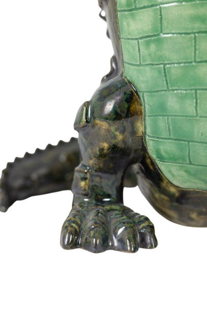 Image 1 of Valérie Courtet. Cocodrilo cargando hipopótamos. Contemporánea.