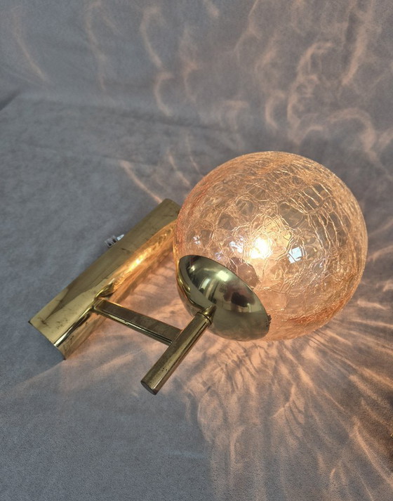 Image 1 of Set van twee Fischer 724/1 messing wandlampen met craquelé glazen bol, mid-century stijl, E14 fitting.