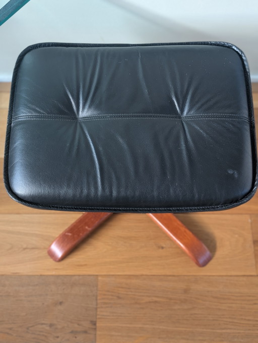 Vintage dänischer osmanischer Fußhocker aus schwarzem Leder und Holz, 1970er Jahre – hockers en poefs, Leather (photo 2 of 7)