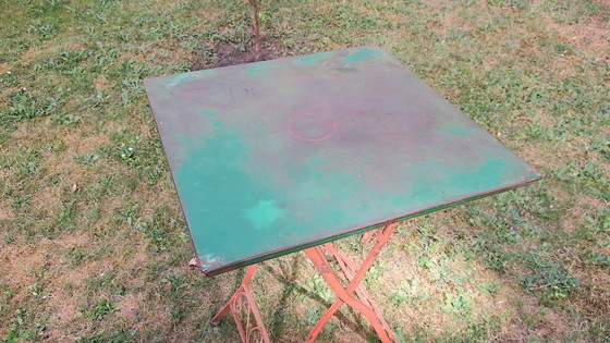 Image 1 of Table de jardin et 2 chaises en fer peint vieilli, style années 1960
