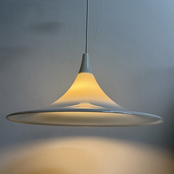 Image 1 of Lampada a sospensione vintage in lucite a forma di tromba, era spaziale anni '70