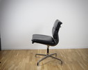 Vitra Eames Soft Pad Chair EA 205 in pelle nera