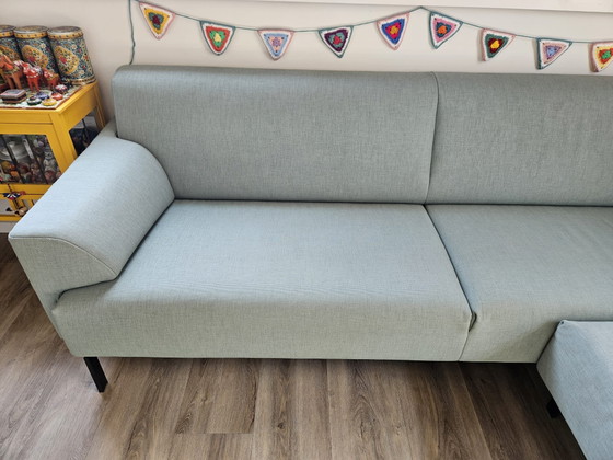 Image 1 of Divano a 4 posti Rolf Benz da 245 cm con pouf, colore verde menta.