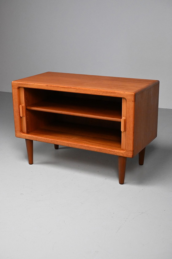 Image 1 of Buffet Silkeborg à portes tambour