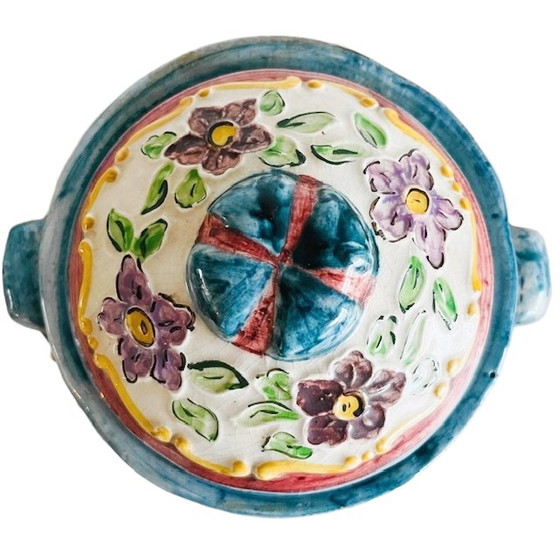 Image 1 of Bonbonnière vintage Rigo Majolica peinte à la main, à couvercle fleuri, années 1950