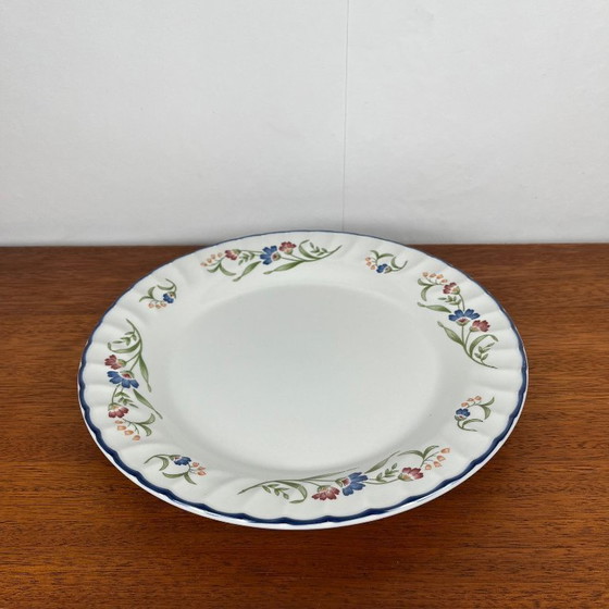 Image 1 of "Hampton Court" dish, Staffordshire, England