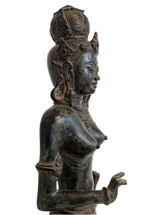 Image 1 of Lakshmi (Sri Devi) en bronze antique – Inde du Sud, XVIIe siècle