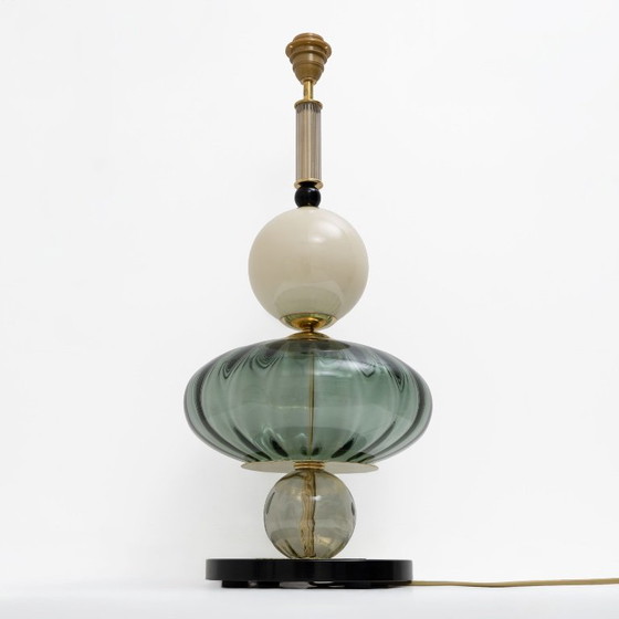 Set van twee geometrische tafellampen van Murano-glas in groen en wit, in Sottsass-stijl. – Murano Glass (photo 3 of 7)