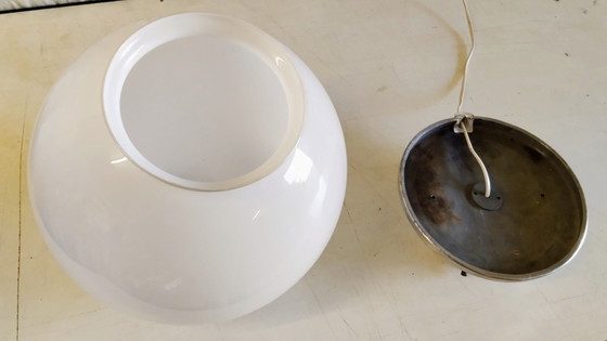 Image 1 of XXL-Tischleuchte aus opalisierendem Glas, 30 cm Durchmesser – Mitte des 20. Jahrhunderts