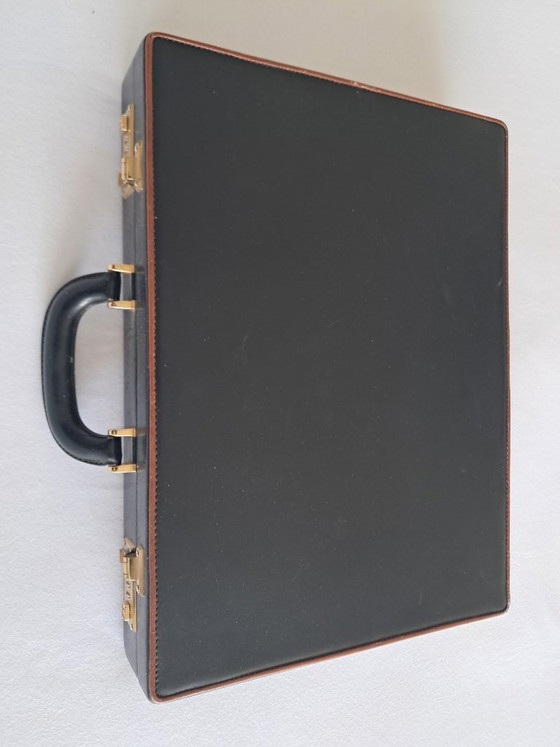 Leather luggage – Gifts (photo 8 of 9)