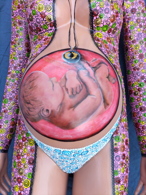 Image 1 of Unique artwork – Hand-painted pregnant torso

Title: “New Life”