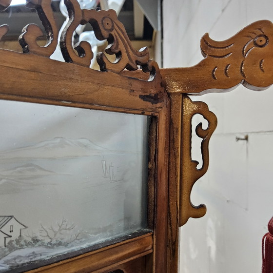 Image 1 of Lanterne/suspension chinoise vintage en bois avec panneaux de verre et scènes traditionnelles