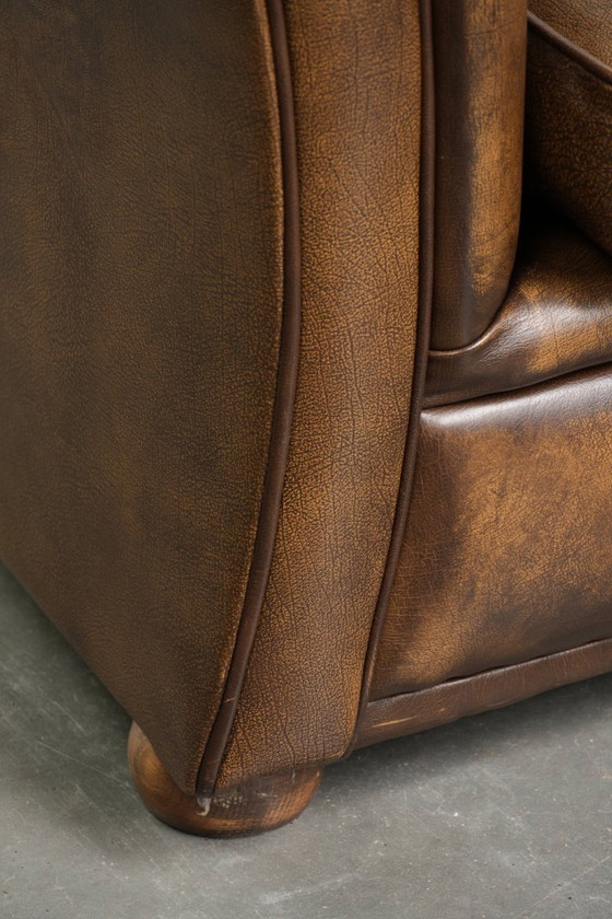 Image 1 of Tijdloze en mooie Engelse rundleren chesterfield 2 zits bank in een luxe kleur