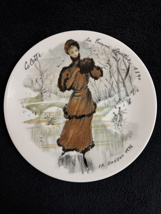 Image 1 of Raro juego completo de platos decorativos de Limoges Les Femmes du Siècle | década de 1970