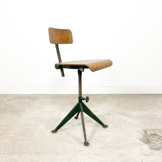 Industrial stool with wooden seat and backrest, green, Sormel, Office chairs, Metal, Brown, Vintage (photo 2 of 11)