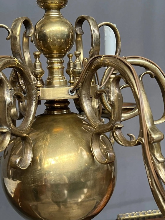 Kroonluchter uit een oud kasteel, gemaakt van massief brons. – Bronze (photo 5 of 7)