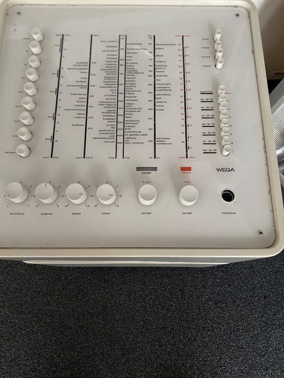 Image 1 of Chaîne stéréo Wega 3300 cube, style spatial