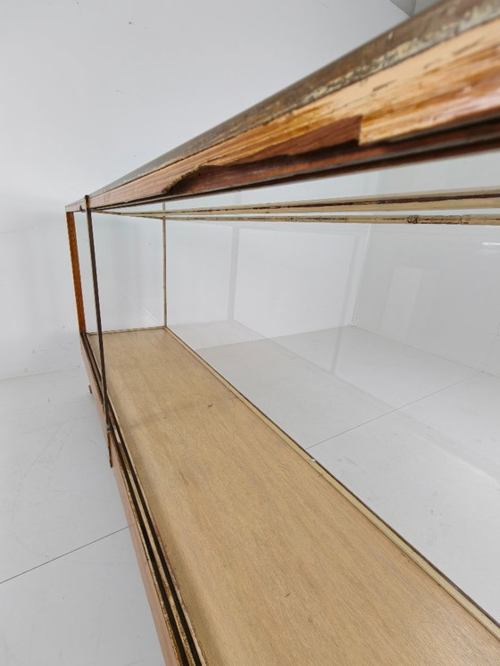 Image 1 of Bancone da negozio inglese antico in ottone – Modello stretto con misure in metri