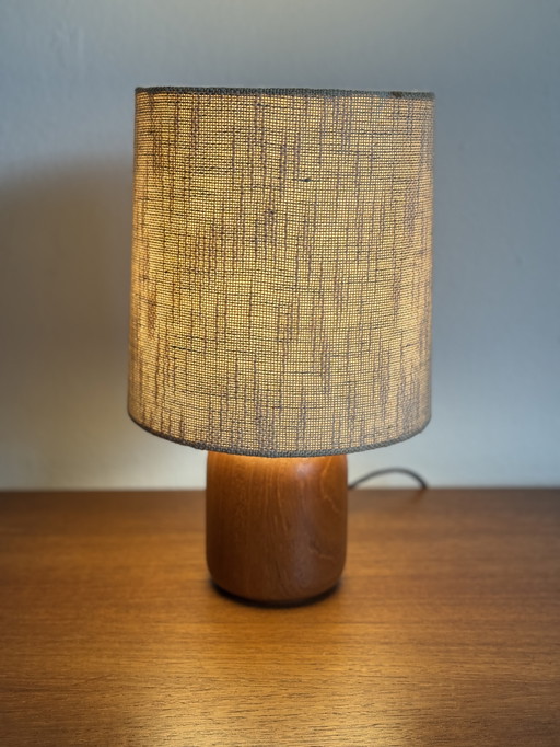 Lámpara de mesa vintage de teca de mediados de siglo, década de 1960