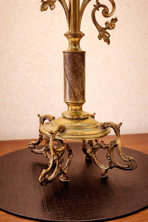 Image 1 of Antieke lamp van messing en gegraveerd glas – elegantie uit de Belle Époque.