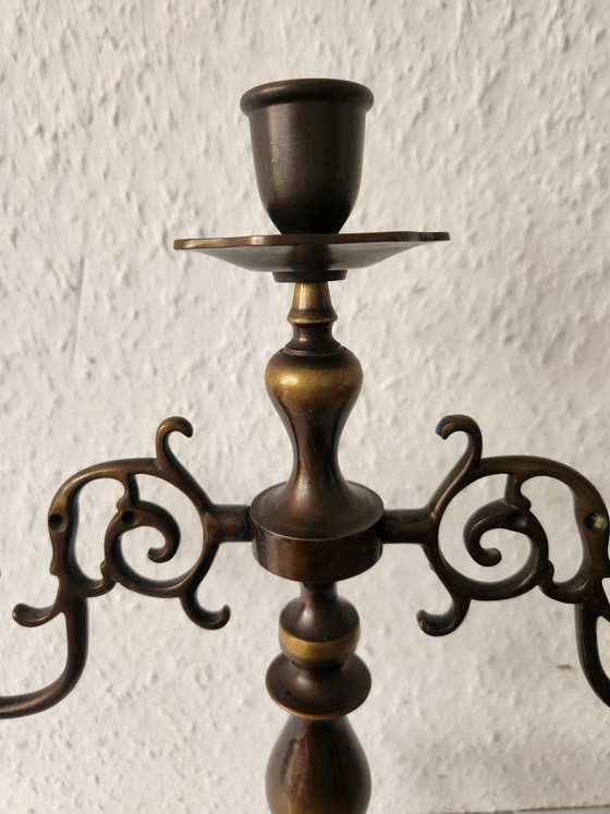 Candelabro antiguo de 3 brazos, bronce macizo, forjado a mano, estilo barroco. – Percheros, Metal, Bronze (photo 9 of 15)
