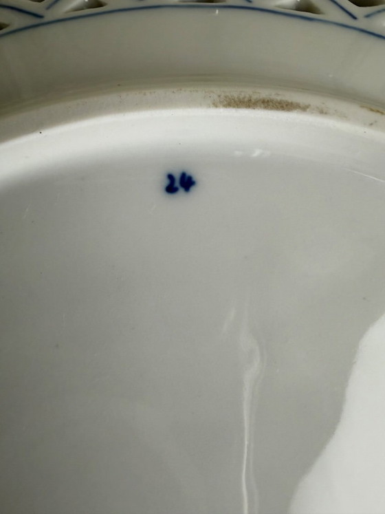Image 1 of Original Meissen Zwiebelmuster Durchbruchschale Form 332 Herstellerjahr 1951 2. Wahl Ø 24 cm