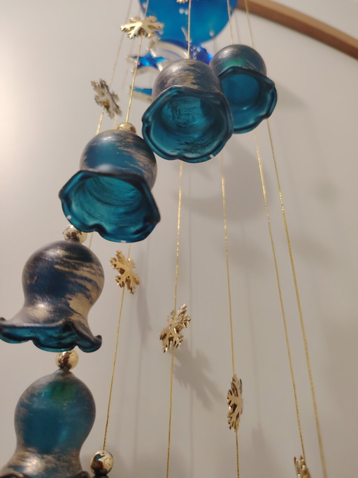 Carillon éolien vintage en verre Austen Glass Art, avec ses cloches en verre et son emballage d'origine.