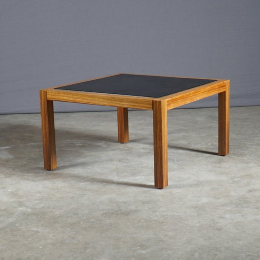 Table basse vintage en cuir avec base en noyer