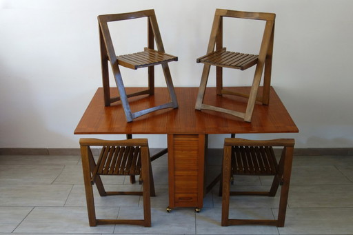 Klaptafel en 4 klapstoelen, jaren 60