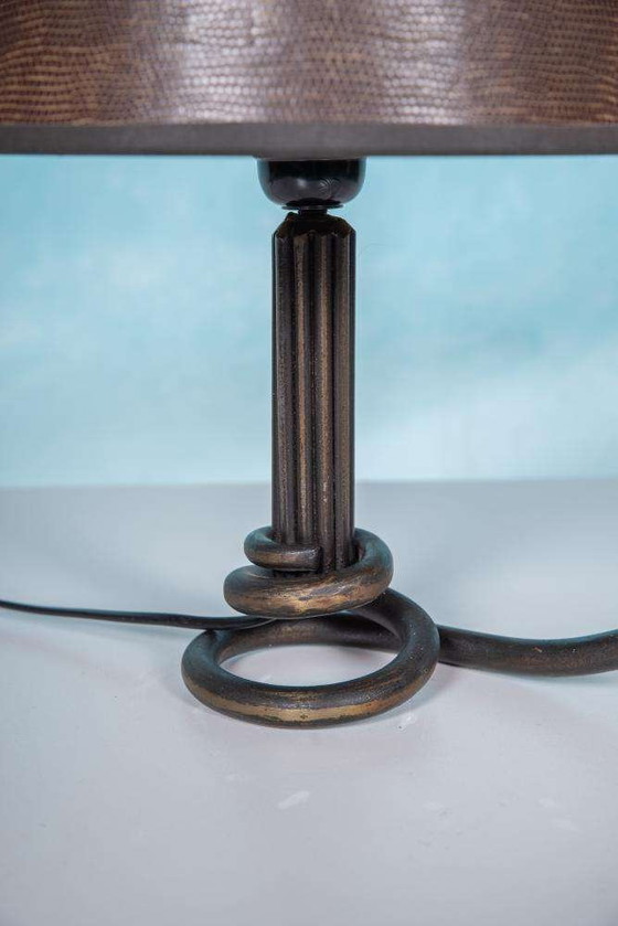 Image 1 of Lampe de table art déco en fer forgé des années 40 abat-jour serpent