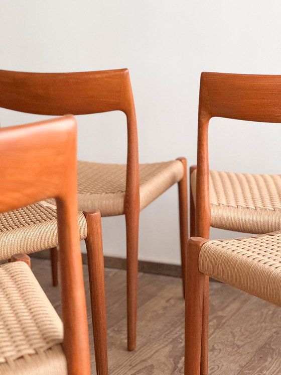 Image 1 of Mid Century Deense Teakhouten Eetkamerstoelen # 77 door Niels O. Møller, J. L. Moller, Set van 4