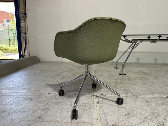 Sillón Muuto Fiber verde oliva - base giratoria sobre ruedas – Sillones, Plastic (photo 6 of 6)