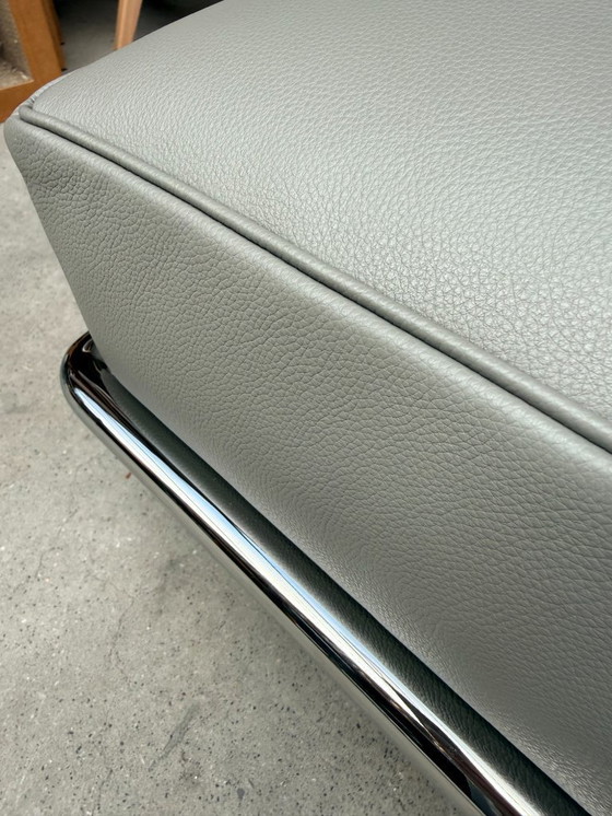 Image 1 of Repose-pieds Cassina LC2