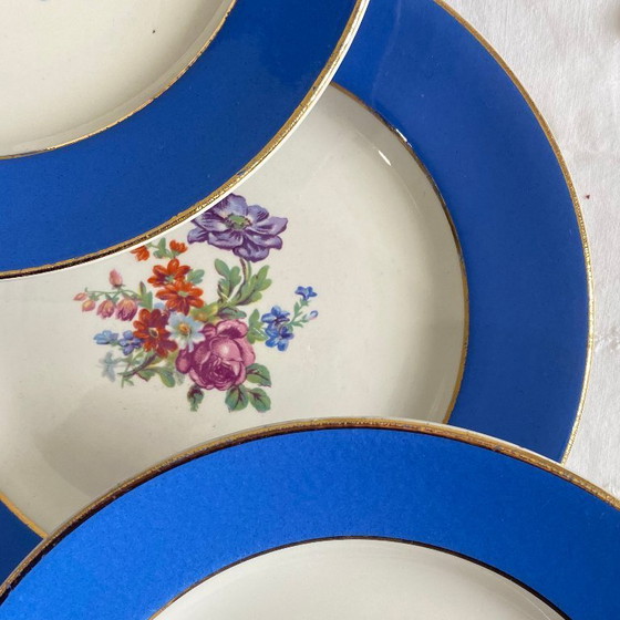 Image 1 of 6 piatti da dessert antichi in terracotta blu con fiori dorati, Saint Amand Hamage, Orchies