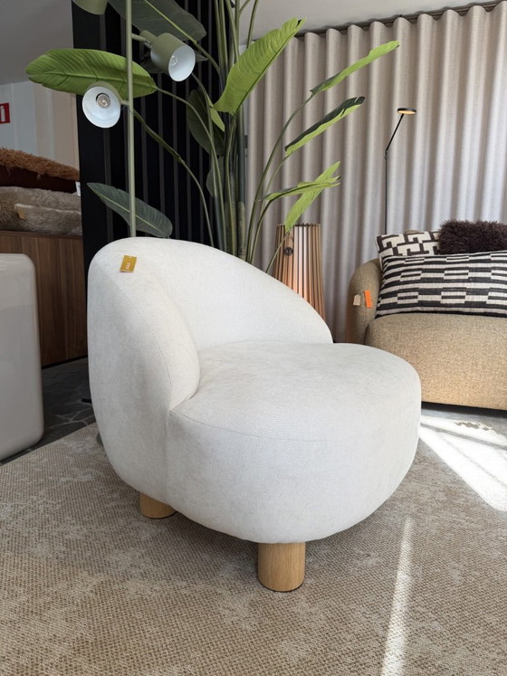 Image 1 of DYYK - Sillón beige con patas de roble