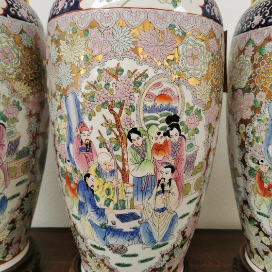 Image 1 of Set van 3 Vintage Oosterse vazen Balustervazen, Cantonporselein, porselein