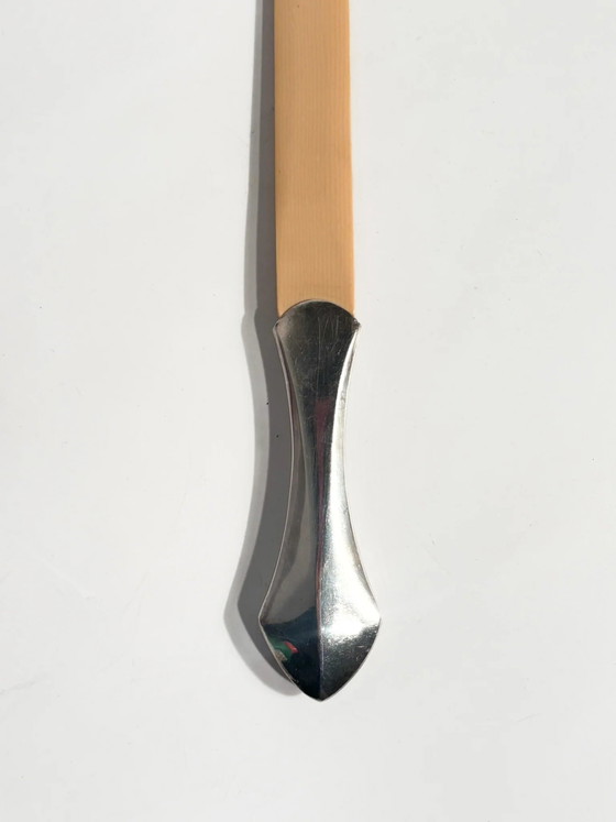 Papiermesser aus Kunstharz aus den 1950er Jahren mit silbernem Griff – Dekorative Objekte, Silver (photo 4 of 6)