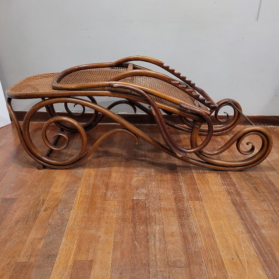 Image 1 of Reclining chaise longue armchair, bent beech wood, signed Thonet, Art Nouveau, 1879 - Austria