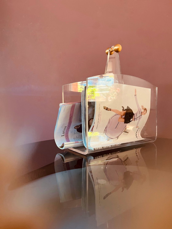 Image 1 of Zeitschriftenständer aus Plexiglas entwerfen