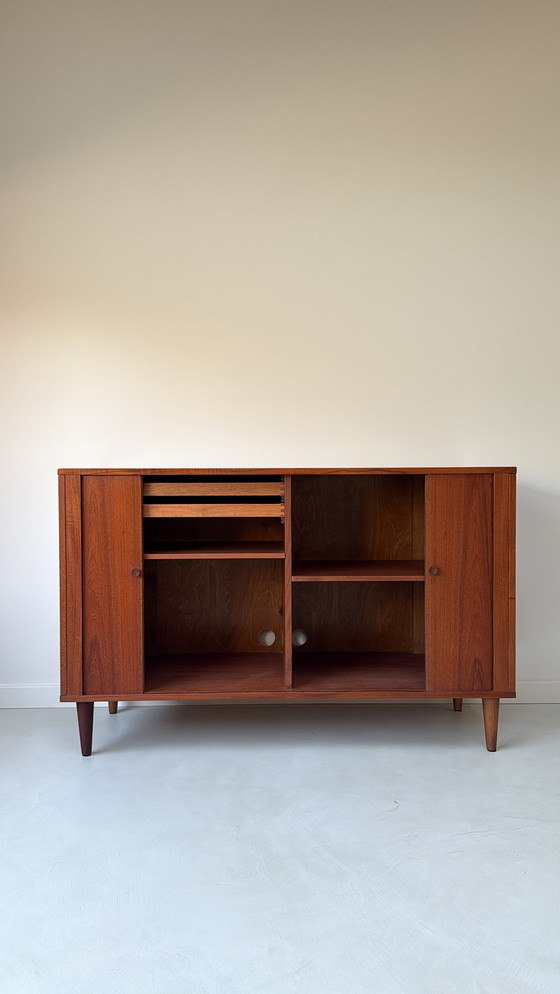 Image 1 of Vintage houten dressoir van het Deens merk Løvig met tambour deuren