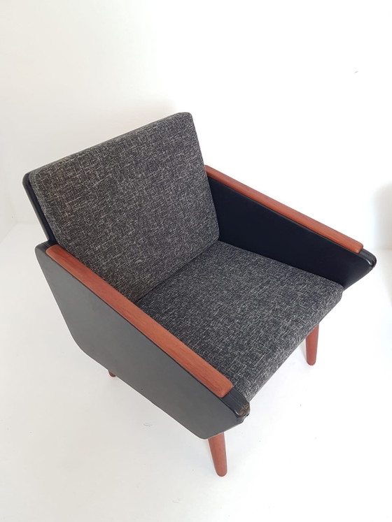 2 Vintage Danish Faux Leather Armchairs, Newly Upholstered Cushions – Skai, Wood (photo 9 of 15)