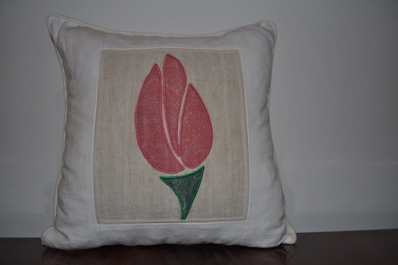 Coussin vintage à motif tulipe (photo 3 of 5)