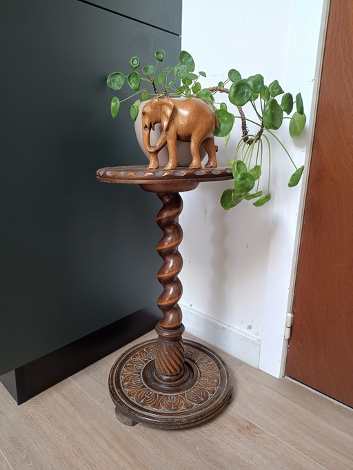 Sockel aus Massivholz