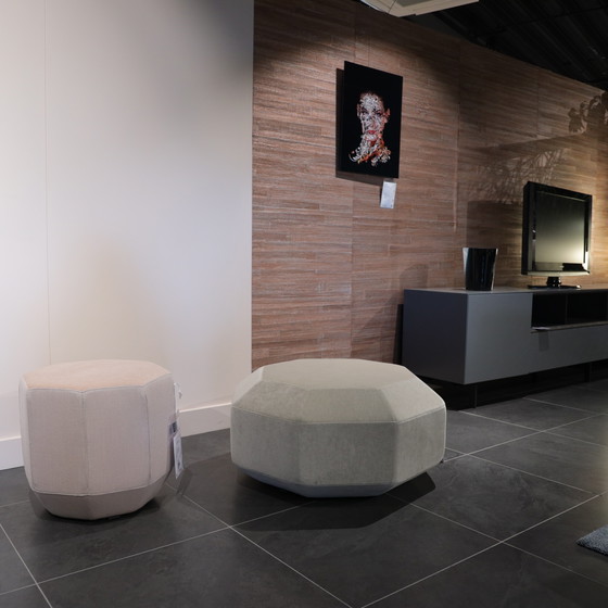 Image 1 of Leolux Amulet poef